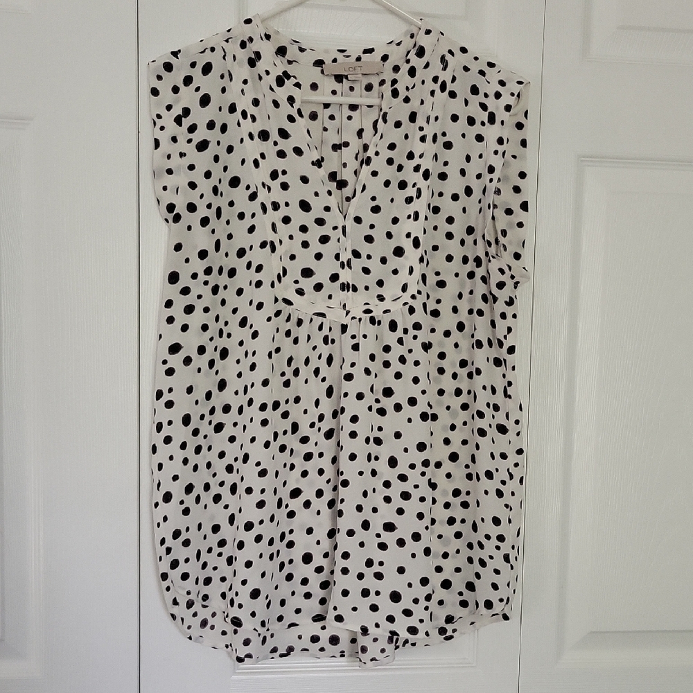 LOFT White and Black Sleeveless Blouse with Mandarin Collar
